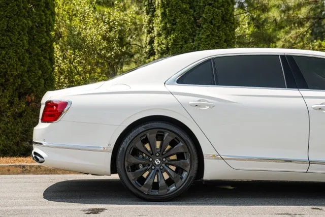 Bentley Flying Spur photo 13