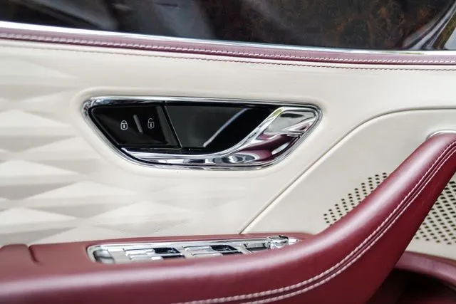 Bentley Flying Spur photo 56