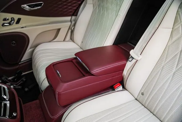 Bentley Flying Spur photo 50