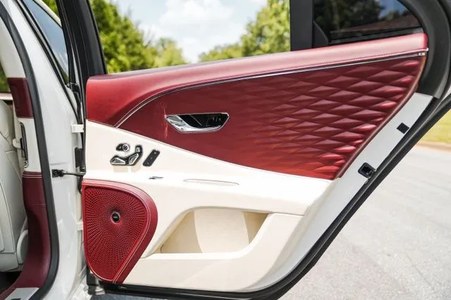 Bentley Flying Spur photo 53