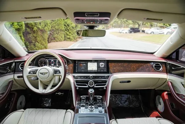 Bentley Flying Spur photo 24