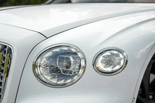 Bentley Flying Spur photo 4