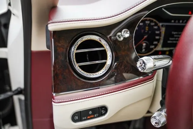Bentley Flying Spur photo 28