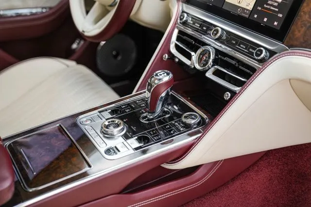 Bentley Flying Spur photo 38