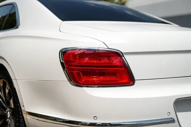 Bentley Flying Spur photo 19