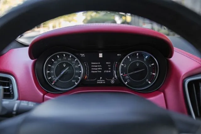 Maserati Ghibli photo 32