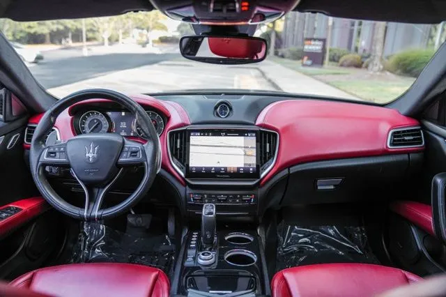 Maserati Ghibli photo 23