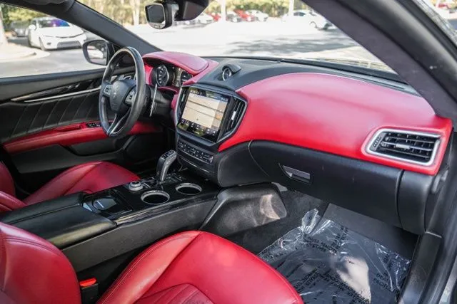 Maserati Ghibli photo 24