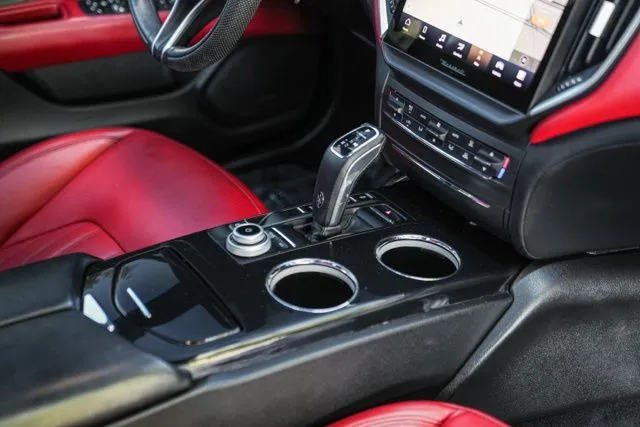 Maserati Ghibli photo 36