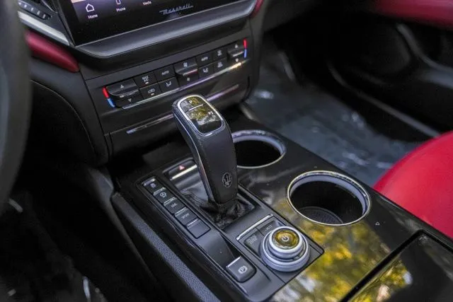 Maserati Ghibli photo 35