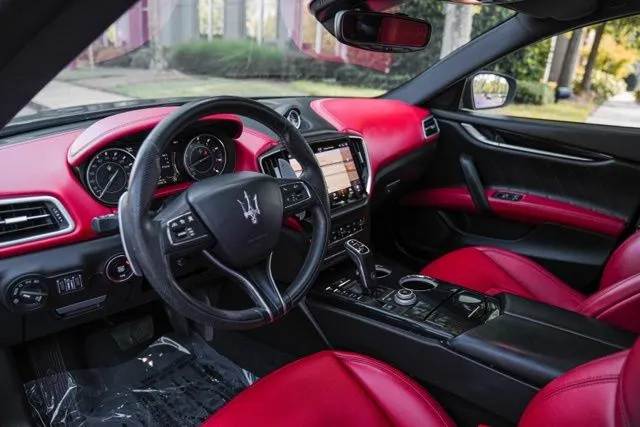 Maserati Ghibli photo 22