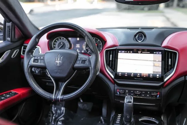 Maserati Ghibli photo 25