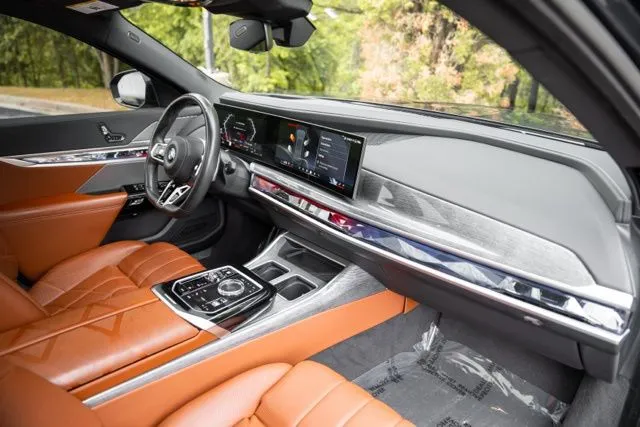 BMW 7 Series photo 23