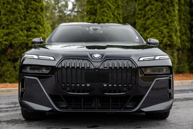BMW 7 Series photo 17