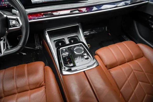 BMW 7 Series photo 32