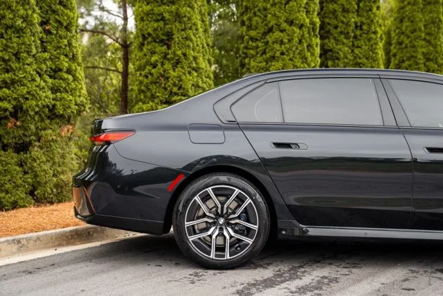 BMW 7 Series photo 13