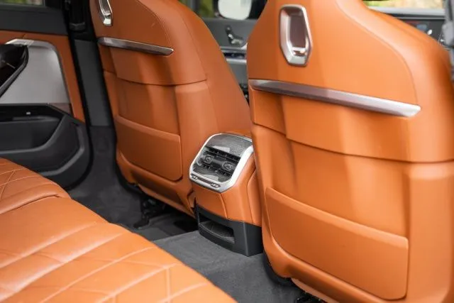 BMW 7 Series photo 38