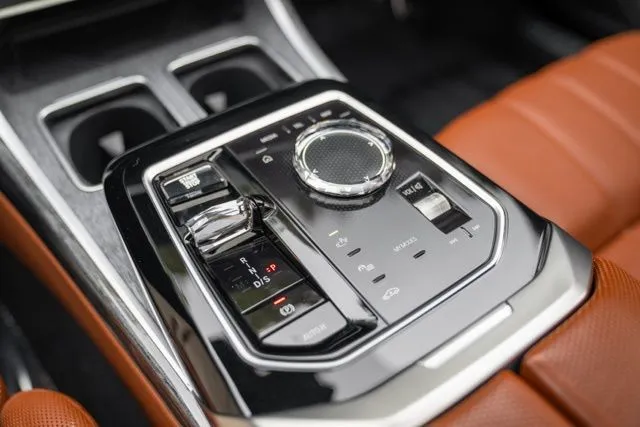 BMW 7 Series photo 31