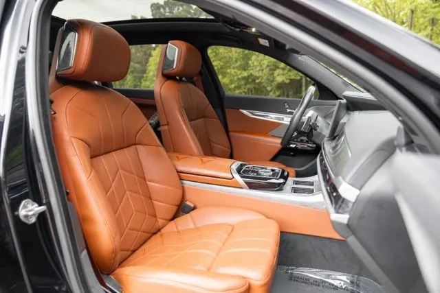 BMW 7 Series photo 35