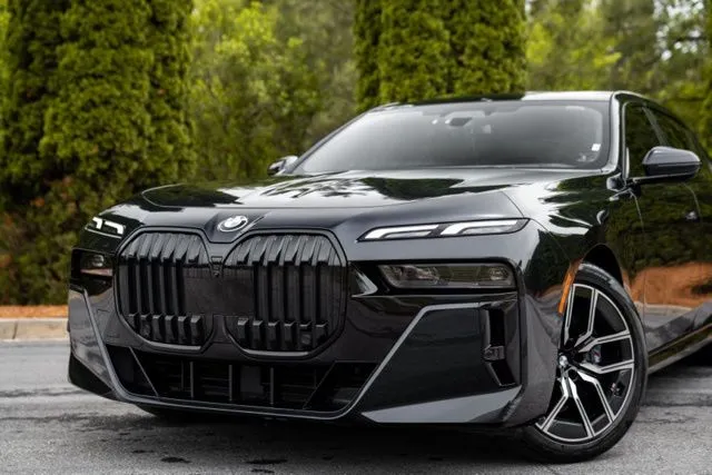 BMW 7 Series photo 2