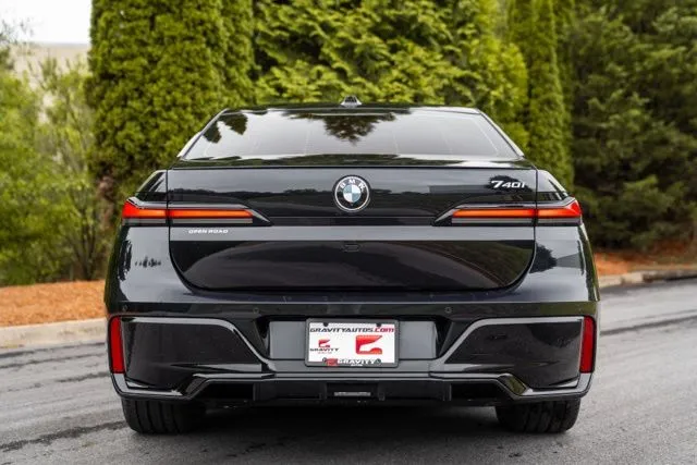 BMW 7 Series photo 18