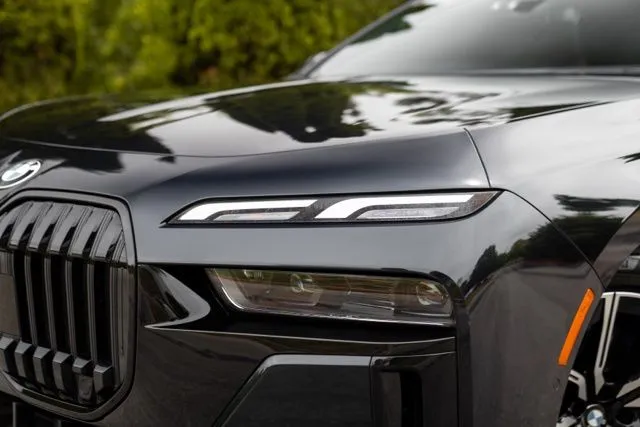BMW 7 Series photo 4
