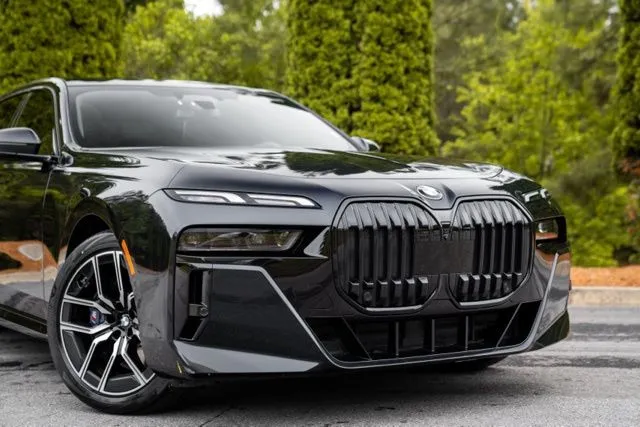 BMW 7 Series photo 6
