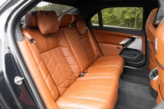 BMW 7 Series photo 40
