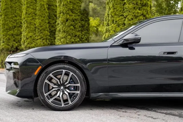 BMW 7 Series photo 10