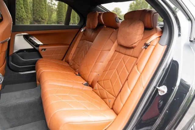 BMW 7 Series photo 39