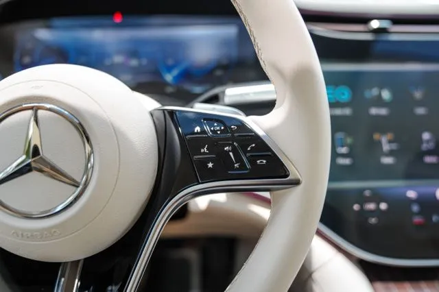 Mercedes-Benz EQS photo 36