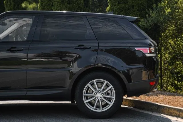 Land Rover Range Rover Sport photo 11
