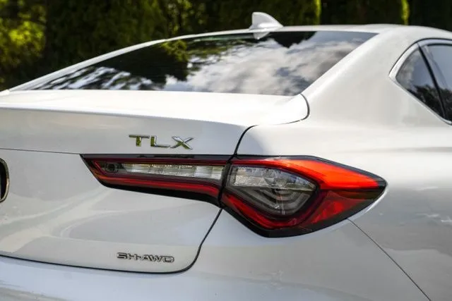 Acura TLX photo 16