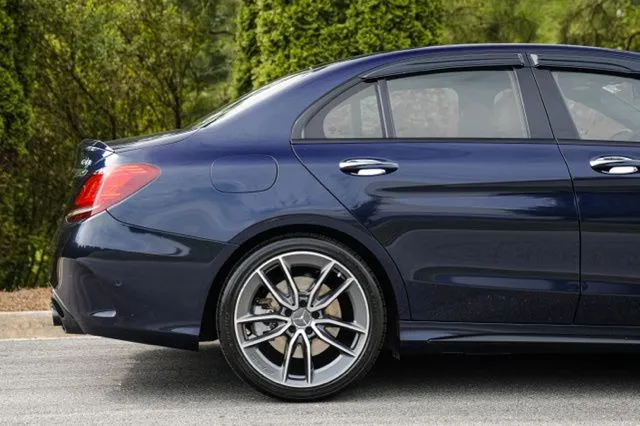Mercedes-Benz C-Class photo 13