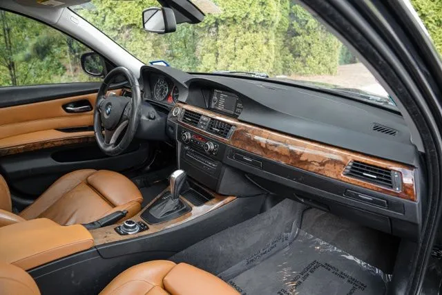 BMW 3 Series photo 17