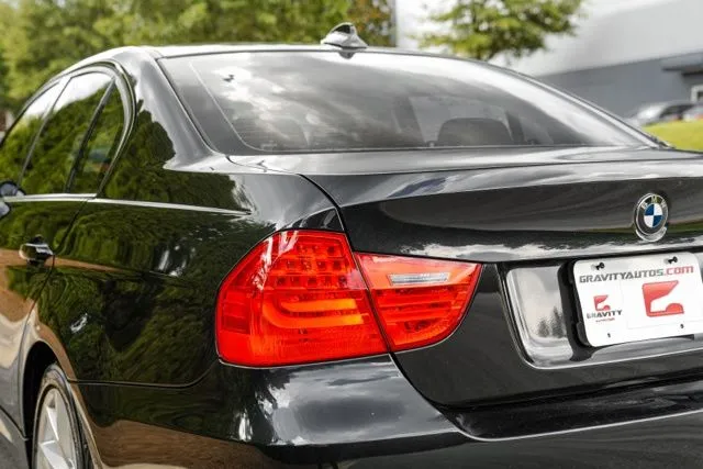 BMW 3 Series photo 8