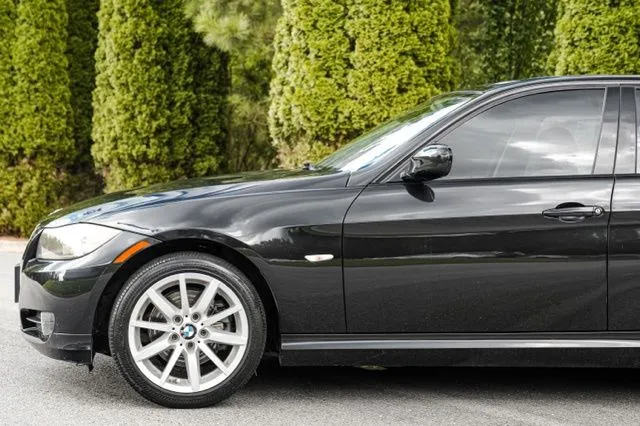BMW 3 Series photo 6