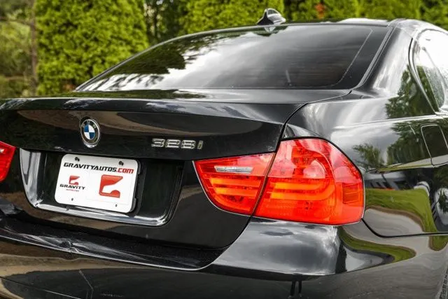 BMW 3 Series photo 9