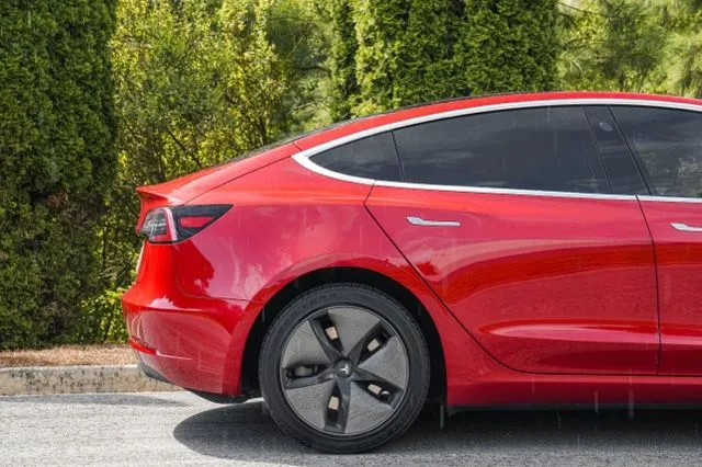 Tesla Model 3 photo 13