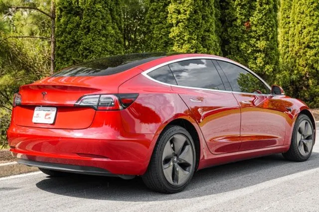 Tesla Model 3 photo 17