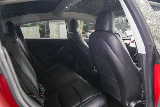 Tesla Model 3 photo 37