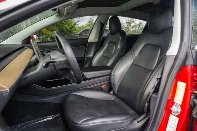 Tesla Model 3 photo 34