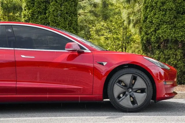 Tesla Model 3 photo 14