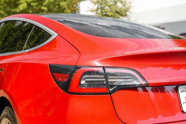 Tesla Model 3 photo 15