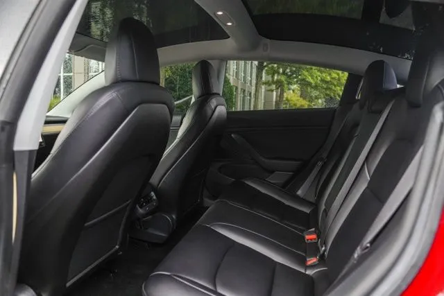 Tesla Model 3 photo 36