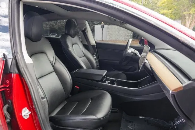 Tesla Model 3 photo 35