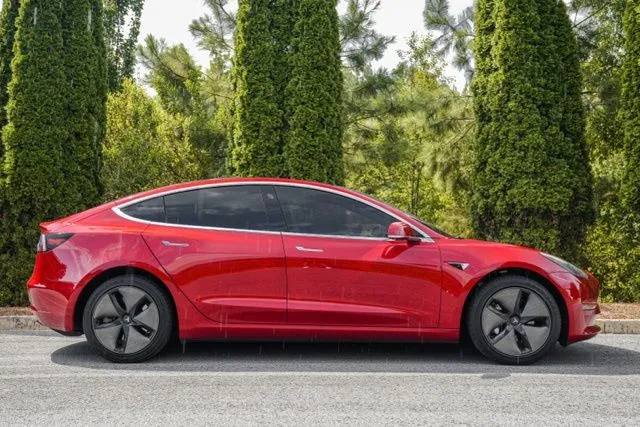 Tesla Model 3 photo 12