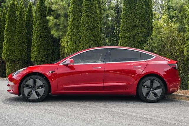 Tesla Model 3 photo 9