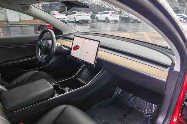Tesla Model 3 photo 24