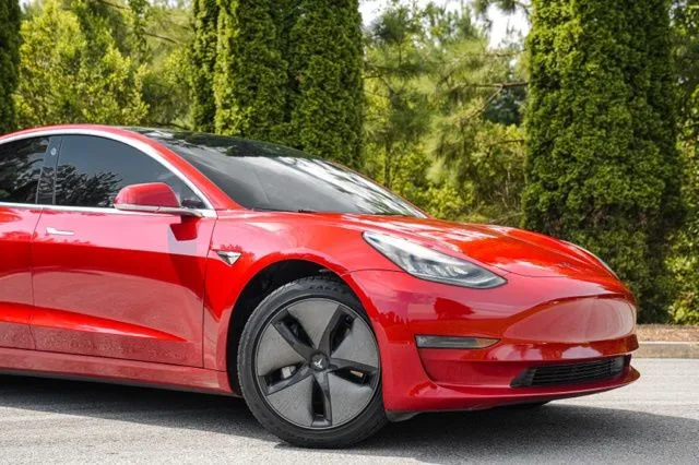 Tesla Model 3 photo 7